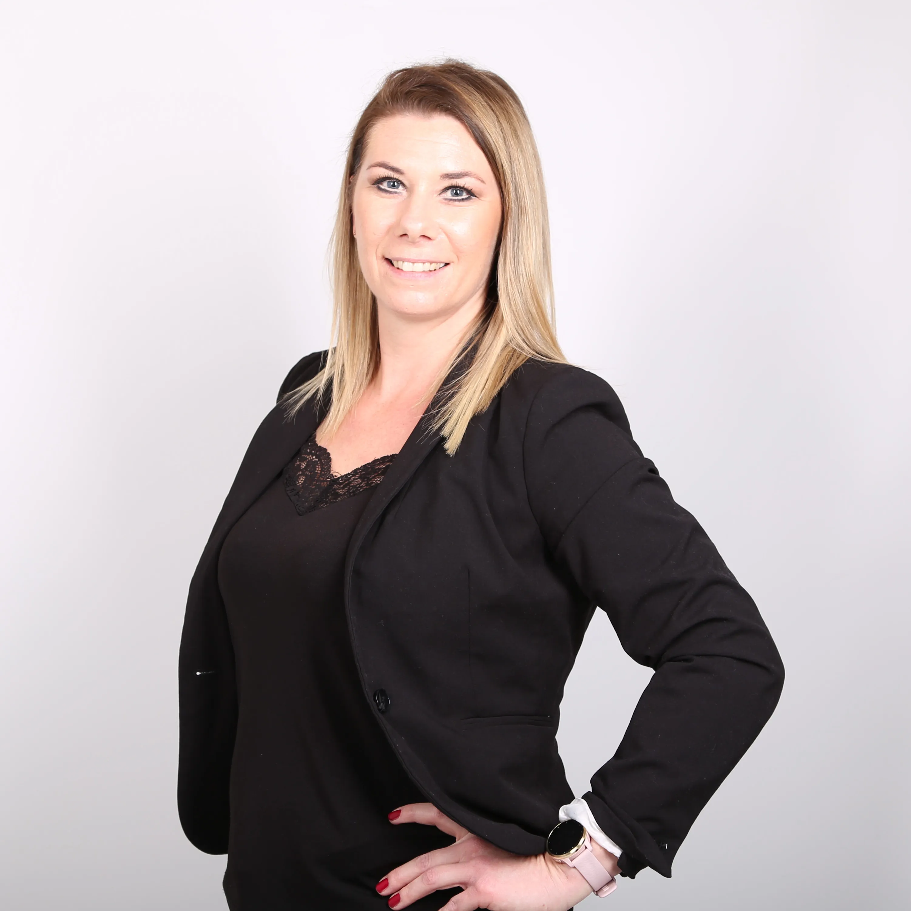 Sarah Irrasch, BellAffair Online Editorial Team