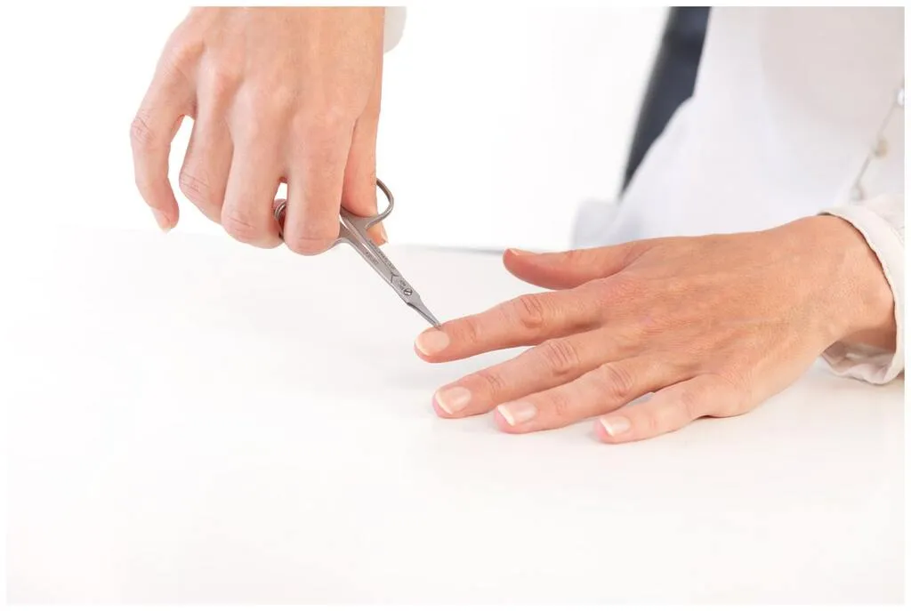 Canal Curved Cuticle Scissors, 9 cm