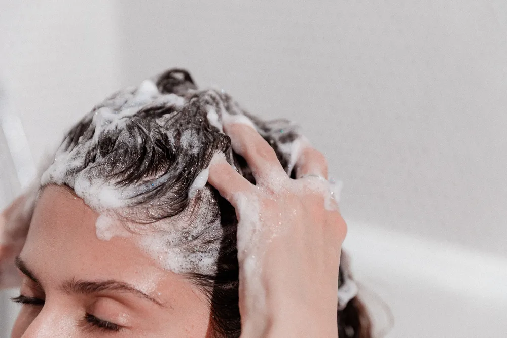 Kopfhautpflege mit Kérastase Fusio Scrub